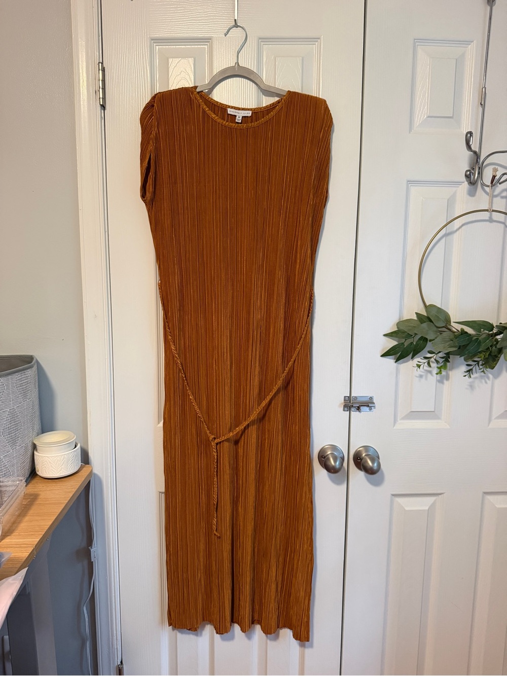Sleeveless Pleated Dress in Metallic Rust
